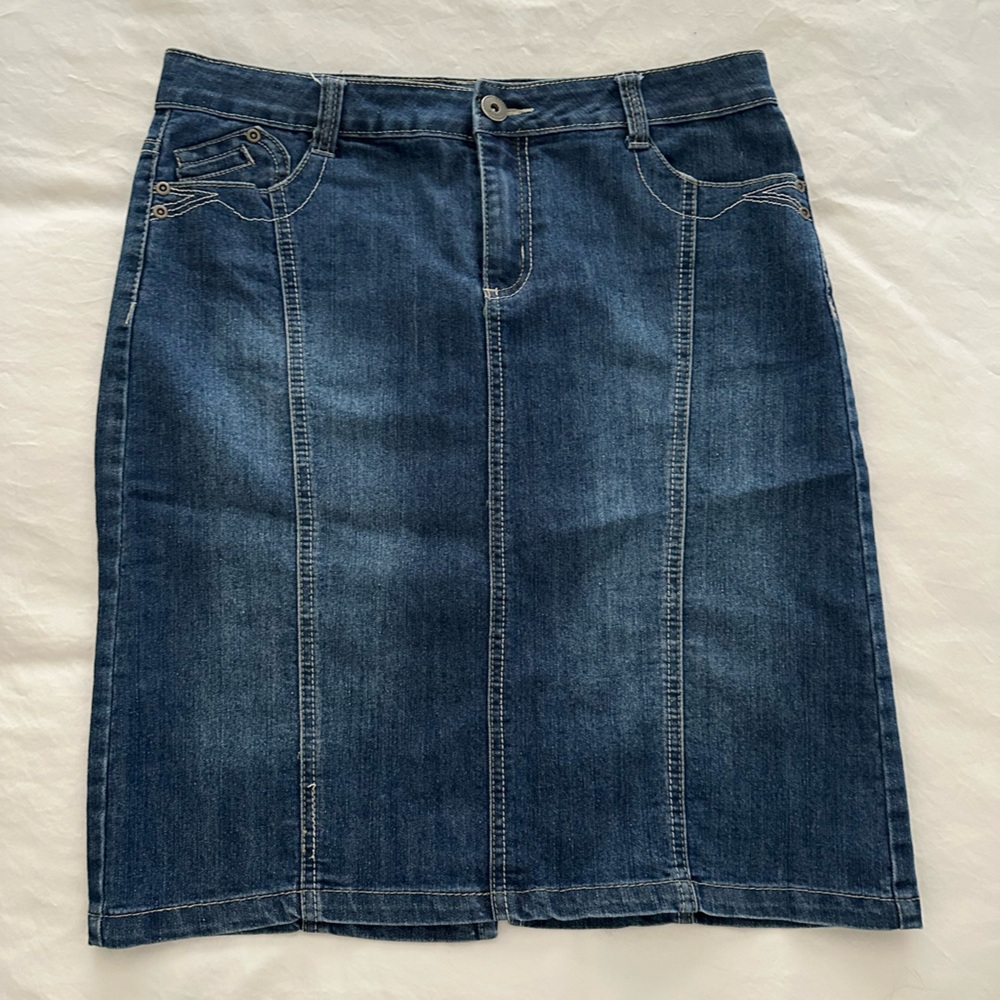 Baccini Denim Skirt, Blue Jean Wash, pockets, zipper/button, size 8